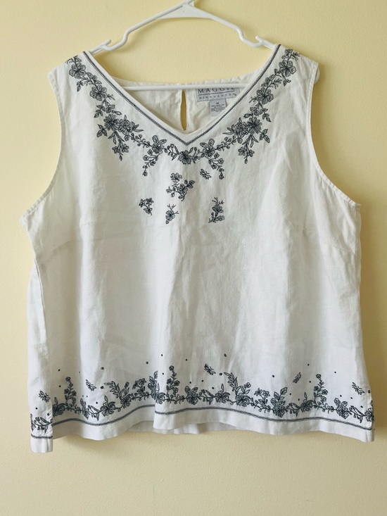 Maggie Mcnaughton Tops - Maggie linen floral sleeveless top 1X white black